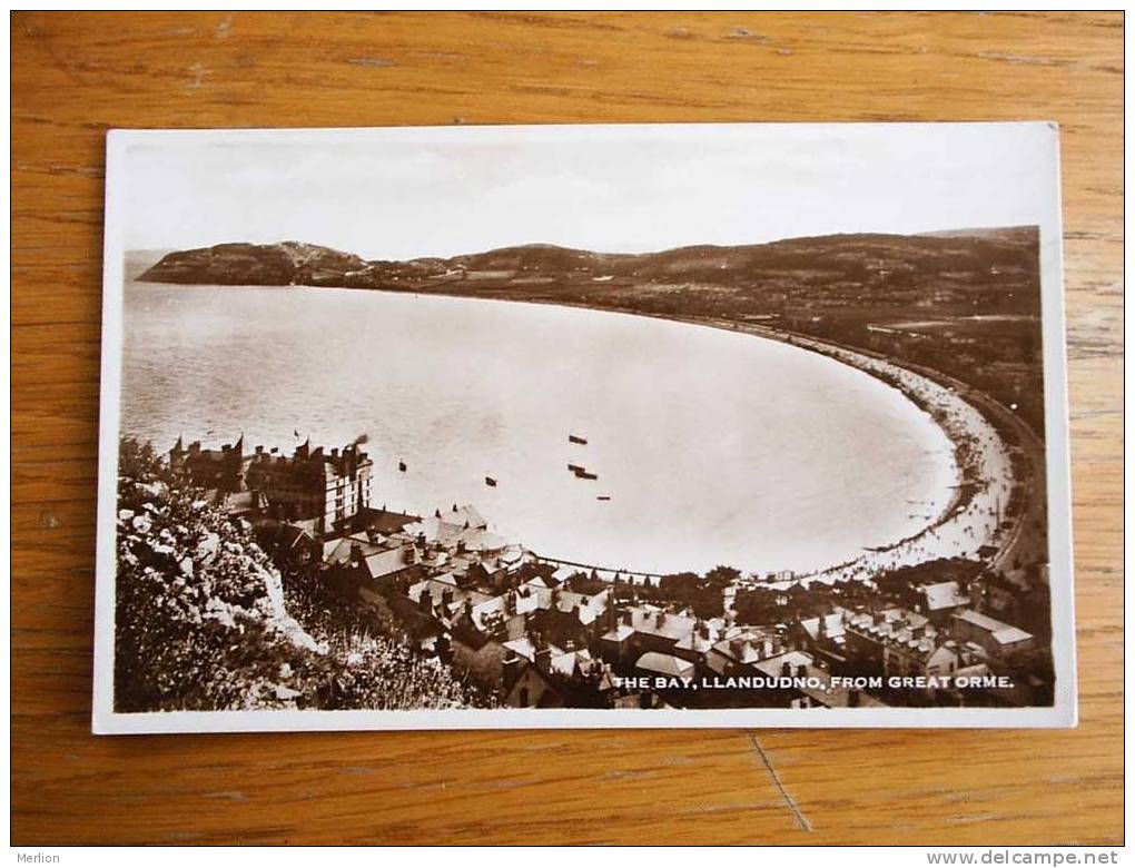 LLANDUDNO , The Bay From Great Orme , Wales, Caernarvonshire  Cca 1940   XF   D7592 - Caernarvonshire