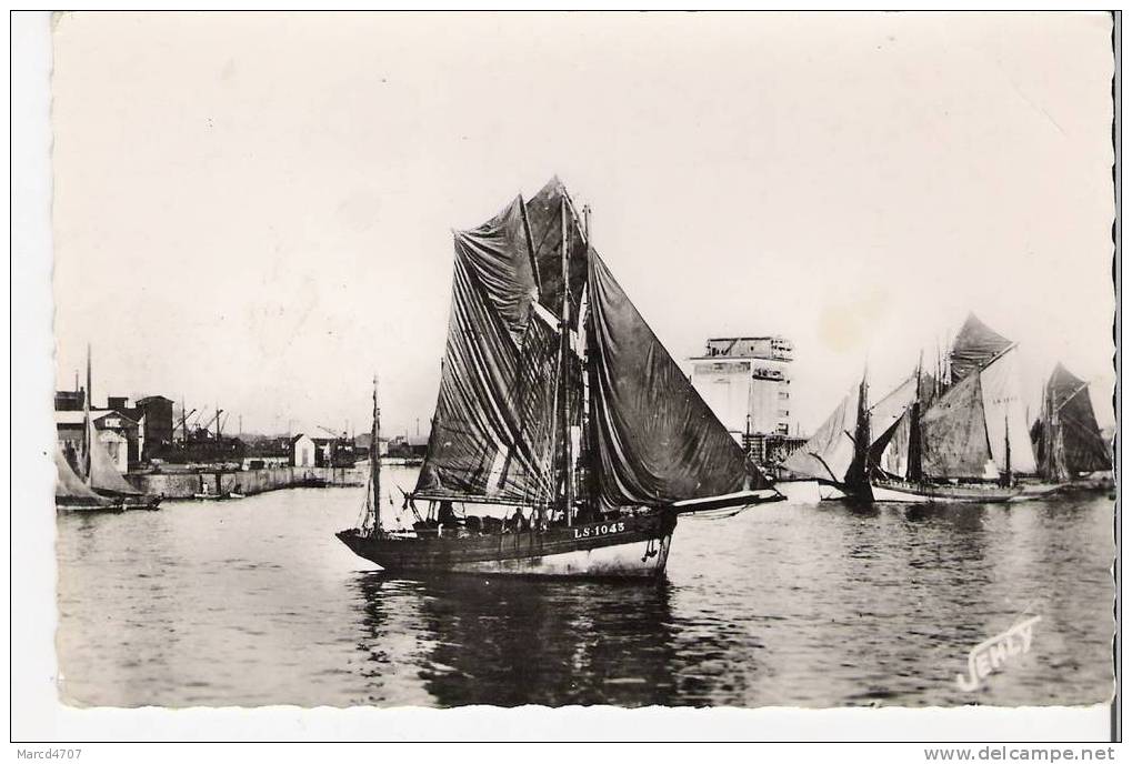 SABLES D OLONNE 85 Vendée Départ Pour La Peche Au Thon Edition Jehly Poupin Carte Dentelée - Sables D'Olonne