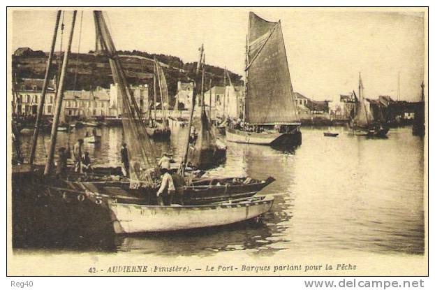 D29 - AUDIERNE  -  Le Port -  Barques Partant Pour La Peche - Audierne
