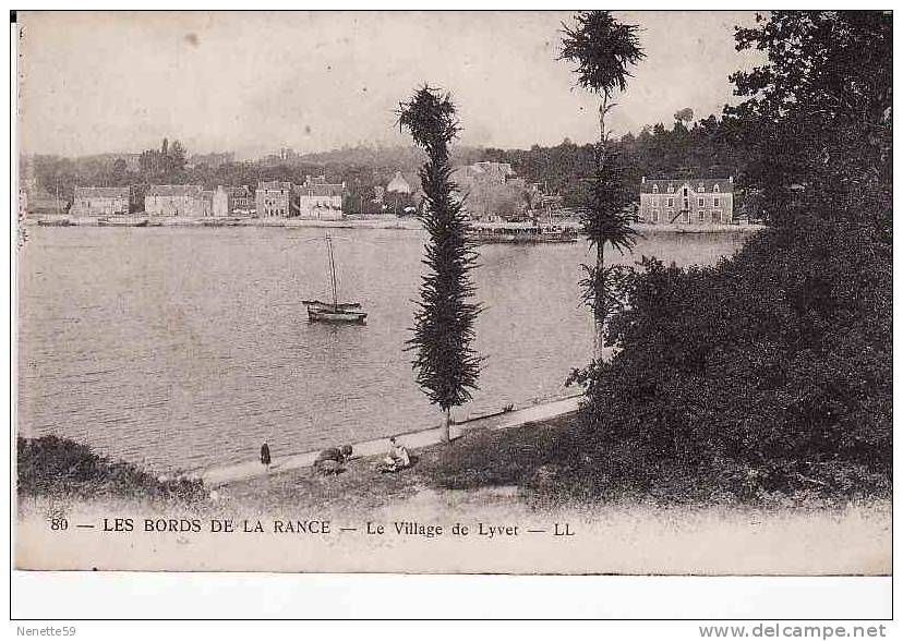 Le Village De LYVET En 1945  Et Arrivée Du Bateau -LES BORDS DE LA RANCE - Autres & Non Classés