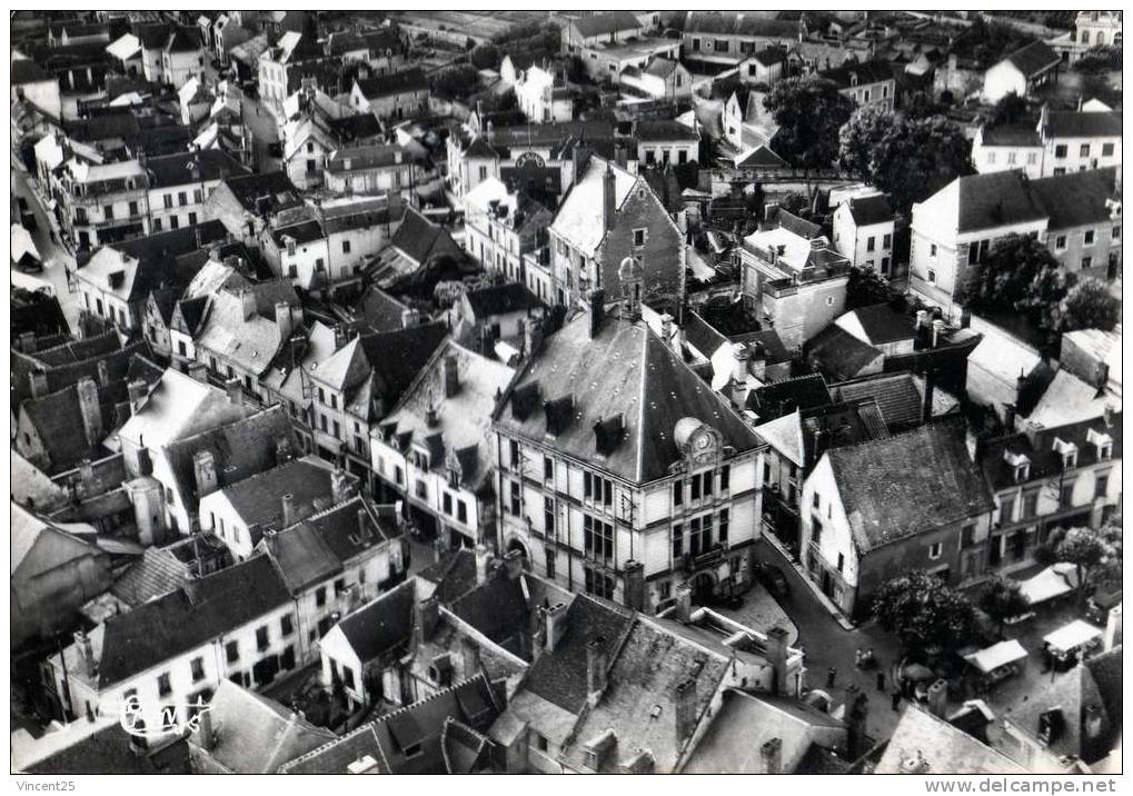 Montrichard  Hotel De Ville **pendant Le Marche Ou Fete Foraine .1950 - Montrichard