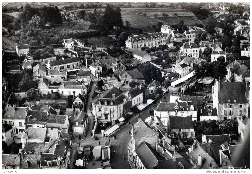 Montrichard  Hotel De Ville **pendant Le Marche Ou Fete Foraine .1950 - Montrichard