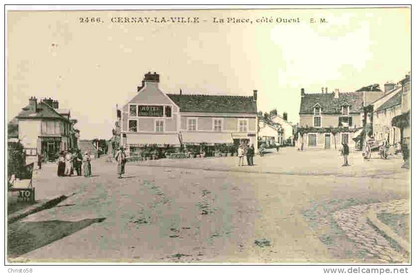 78  CERNAY LA VILLE  La Place Coté Ouest  Animée+ - Cernay-la-Ville