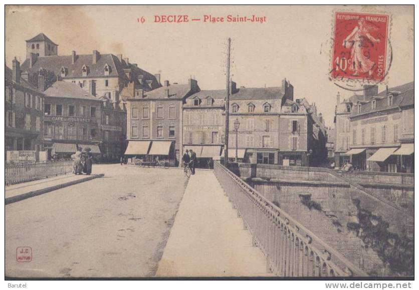 DECIZE - Place Saint-Just - Decize