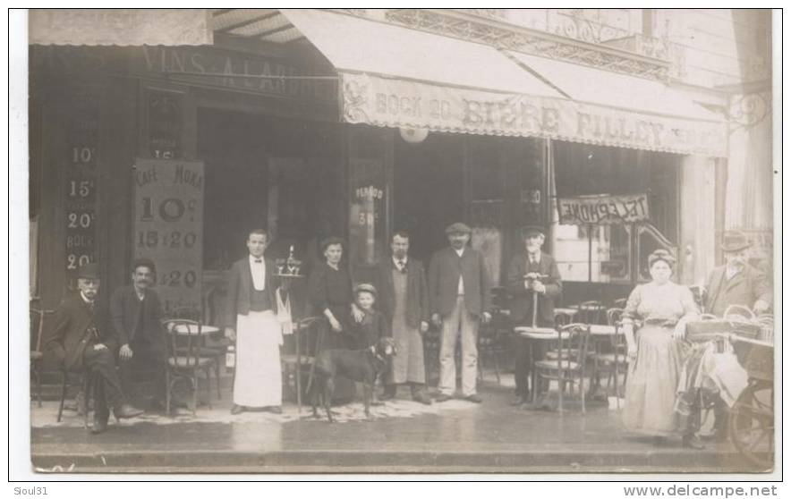 CARTE PHOTO TERRASSE DE CAFE OU??? AU DOS  BLATEVESSIERE  14..12..1929???? - Cafés