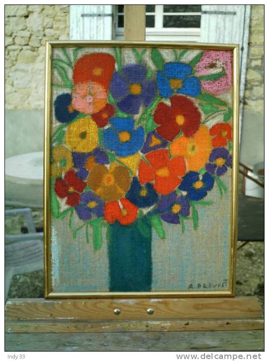 - - FLEURS STYLISEES DANS UN VASE .GOUACHE SUR TOILE DE JUTE COLLEE SUR CARTON . SIGNEE ET ENCADREE - Gouaches