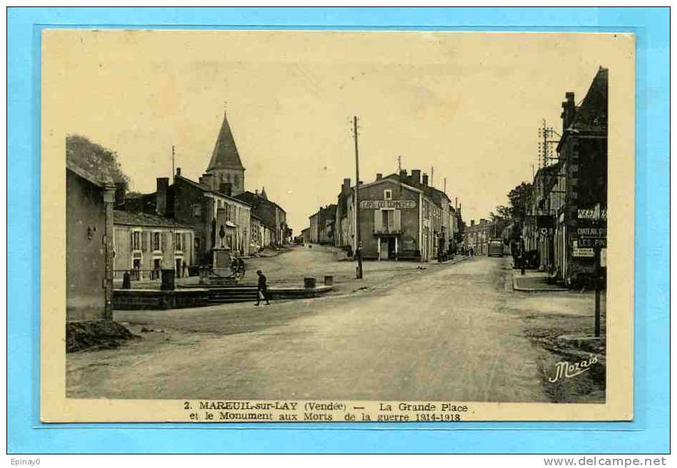 B - 85 - MAREUIL Sur LAYE - La Grande Place - Monument Aux Morts - Mareuil Sur Lay Dissais