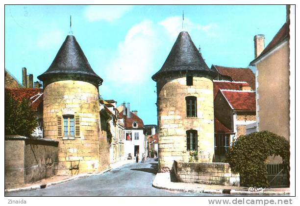 CARTE POSTALE DE CHABLIS - PORTE NOEL - LES TOURS - Chablis