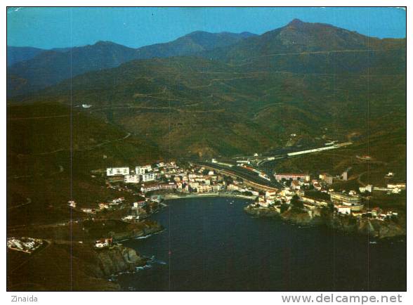 CARTE POSTALE DE CERBERE - VUE AERIENNE DE LA VILLE ET ROUTE VERS L ESPAGNE - Cerbere