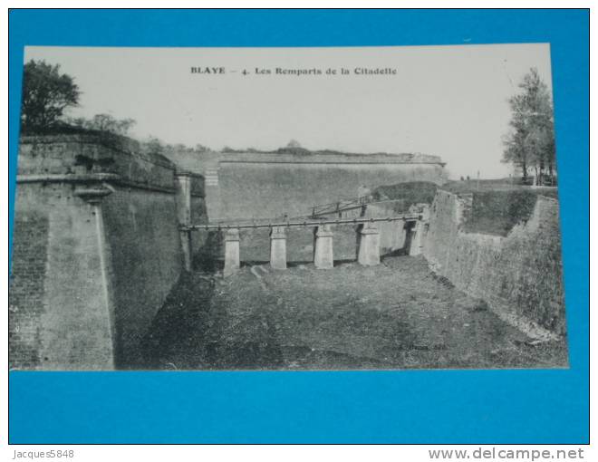 33) Blaye - N° 4 - Les Remparts De La Citadelle  - Année   - EDIT Baron - Blaye
