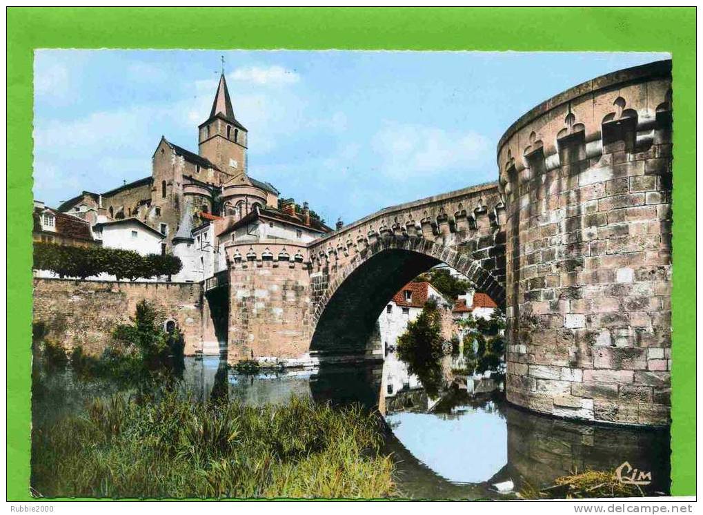 MONTMORILLON 1966 VIEUX PONT SUR LA GARTEMPE ET EGLISE NOTRE DAME CARTE EN BON ETAT - Montmorillon