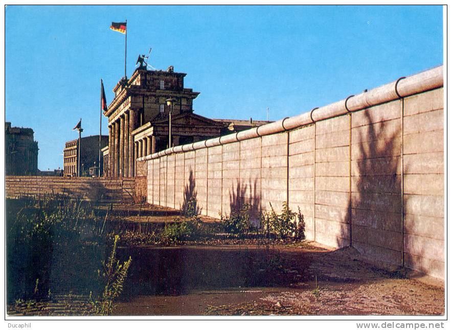 BERLIN BRANDENBURBER TOR UND MAUER - Berlin Wall