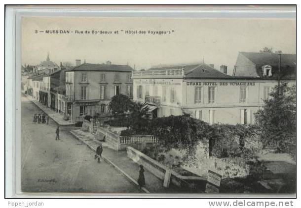 24 MUSSIDAN  * Rue De Bordeaux Et "Hotel Des Voyageurs" * Belle CPA Animée - Mussidan