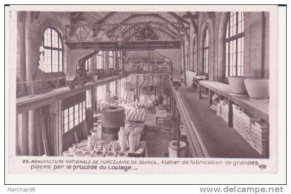 SEVRES . Manufacture Nationale De Porcelaine,atelier De Fabrication De Grandes Pièces Par Le Procédé Du Coulage - Sevres