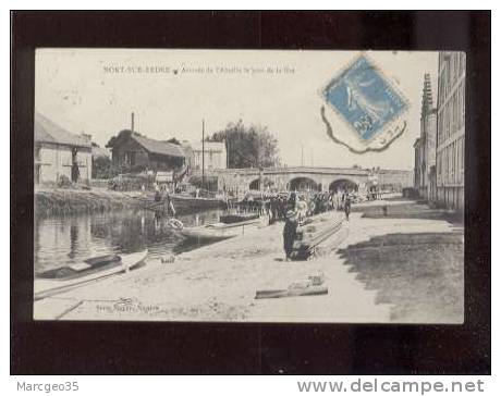 22416 Nort Sur Erdre Arrivée De L'abeille Le Jour De La Fête édit.meyer Bateau Péniche  Animée  Belle Carte - Nort Sur Erdre