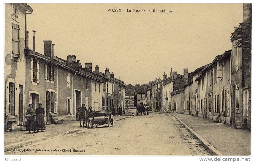 Carte Postale Ancienne Wassy - La Rue De La République - Voiture, Automobile - Wassy