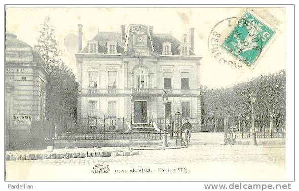 91. ARPAJON.  HÔTEL DE VILLE. GROS PLAN. ANIMATION. 1912 - Arpajon