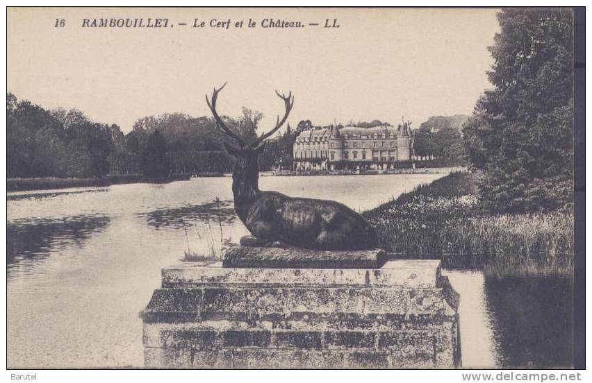 RAMBOUILLET - Le Château Et Le Cerf - Rambouillet (Château)