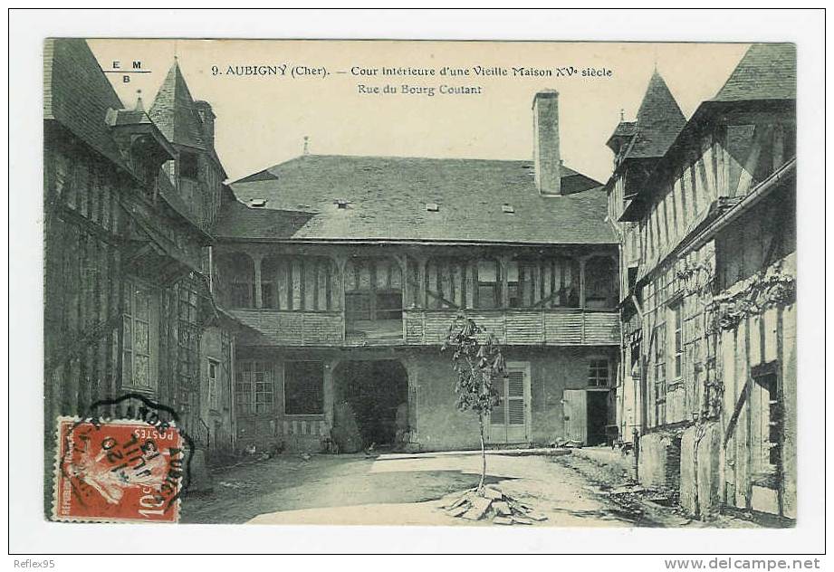 AUBIGNY - Cour Intérieure D'une Vieille Maison XVè Siècle - Rue Du Bourg Coustant - Aubigny Sur Nere