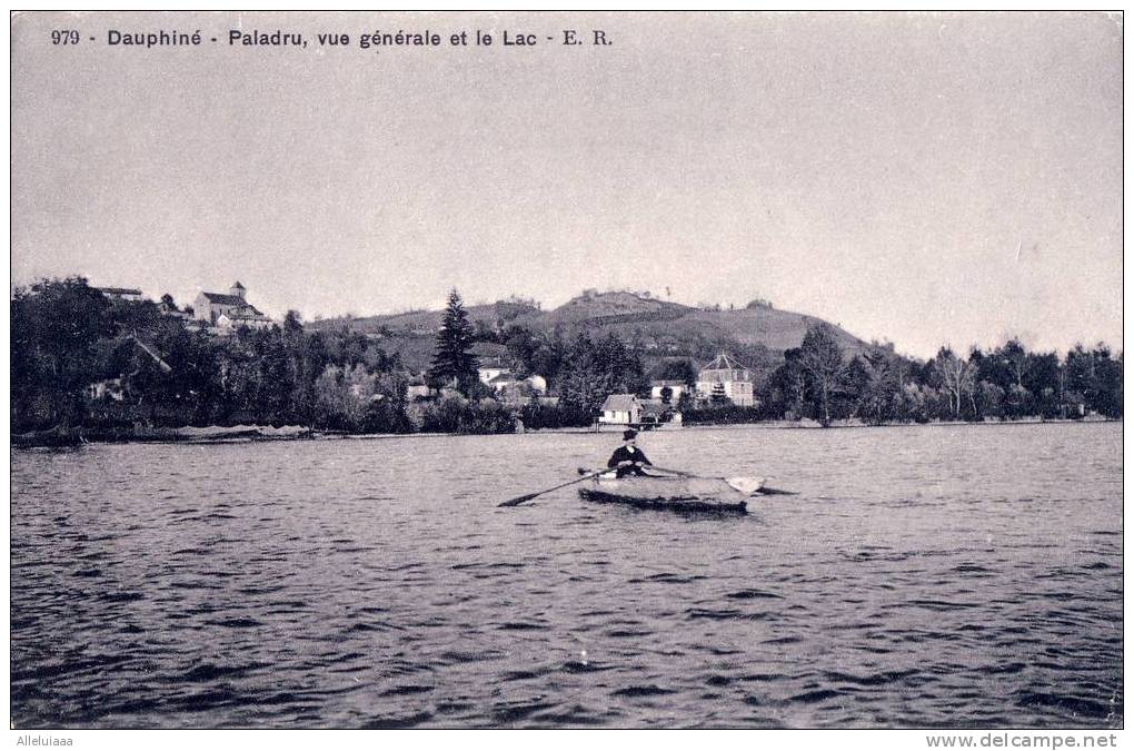 CPA Isere - Dauphiné - Paladru, Vue Générale Et Le Lac - Barque Animée - Paladru