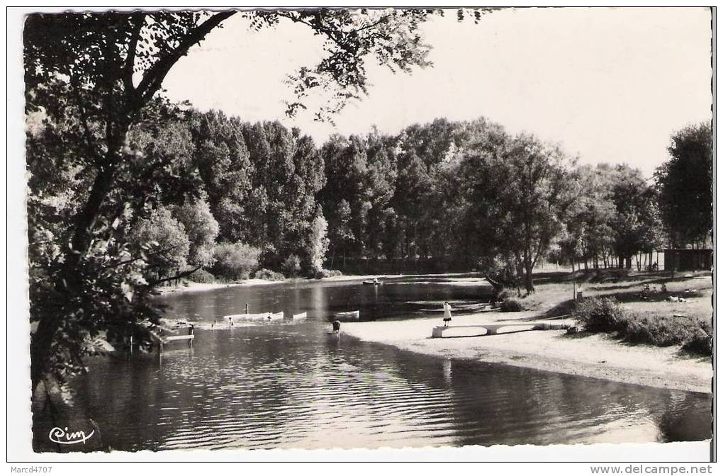 APPOIGNY 89 Yonne La Plage Avec Timbre 1956 Photo Véritable Editions Combier Carte Dentelée - Appoigny