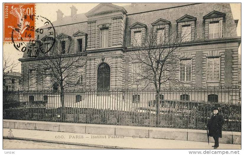 Institut Pasteur Avec Personnage - Paris (15)