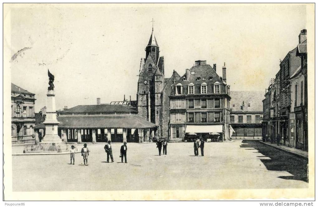 72 CPSM  MAMERS - PLACE CARNOT VERS EGLISE SAINT NICOLAS - ANIMEE - Mamers