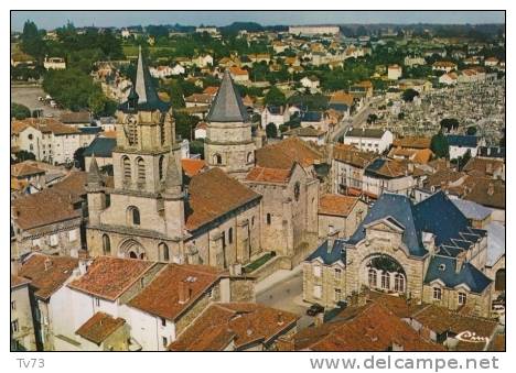 Cpc 1316 - SAINT JUNIEN - Vue Aérienne - La Collégiale (87 - Haute Vienne) - Saint Junien