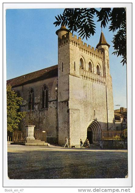 {20028} 47 Lot Et Garonne Monflanquin , Eglise Saint André XIIè & XIIIè Siècles , Animée - Monflanquin