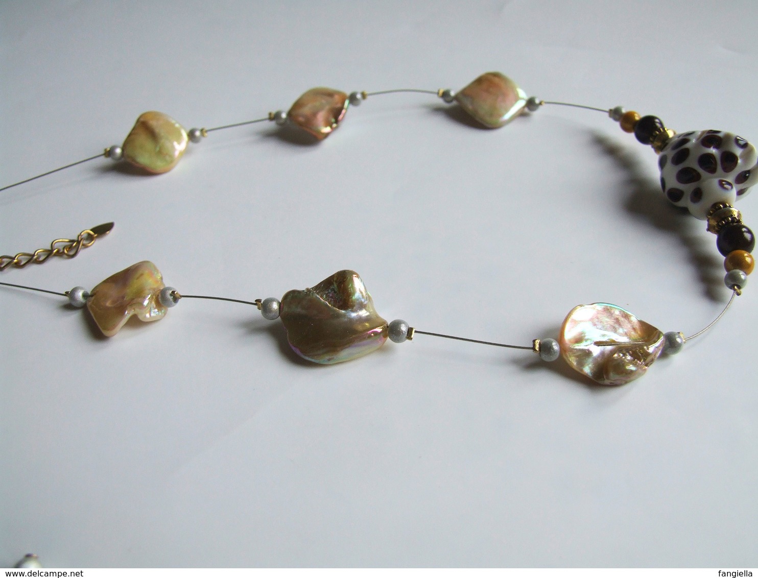 Parure Collier Et Ses Boucles D'oreilles Artisanales - Perle Unique En Verre, En Nacre, Laiton, Miracle - 50cm + Chaînet - Necklaces/Chains