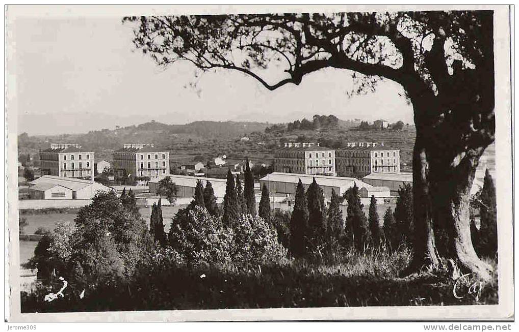 DRAGUIGNAN - (83300) - CPA - Var - Vue Vers Les Casernes - Draguignan