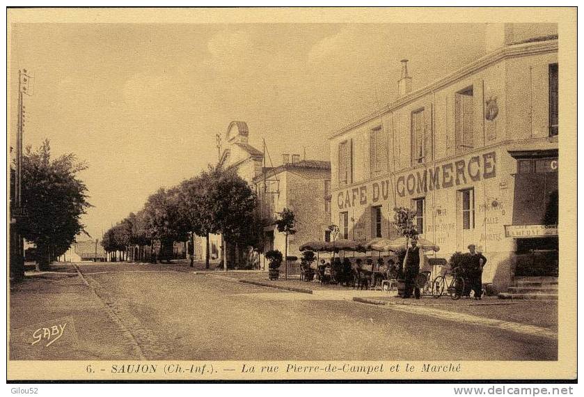 17 -- SAUJON --La Rue  Pierre-de-Campet Et Le Marché (Café Du Commerce) - Saujon