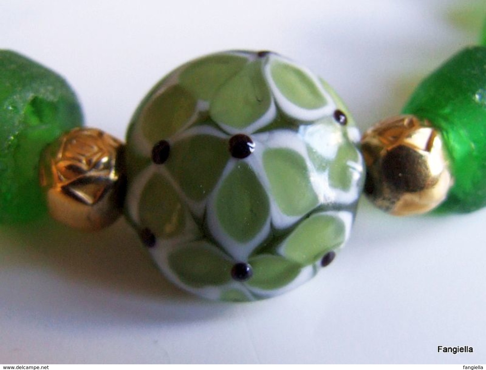 Bracelet Artisanal Perles Africaines Vertes En Verre Recyclé Et Perle Filée Au Chalumeau - Bracelets