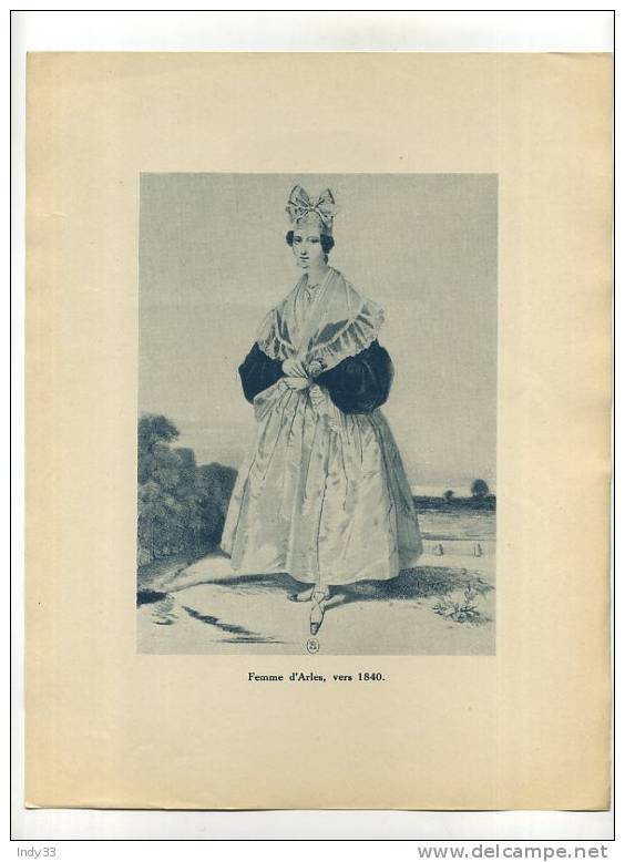 - FEMME D´ARLES VERS 1840 . REPRO DE PHOTO DES ANNEES 1930   D´APRES UNE GRAVURE DU XIXe S. - Artis Historia