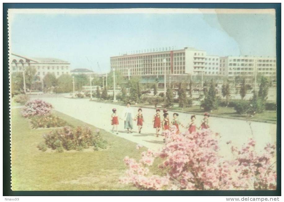 Korea - Pyong Yang - At A Corner Of Moran-Bong District, North Korea Vintage Postcard - Korea (Noord)