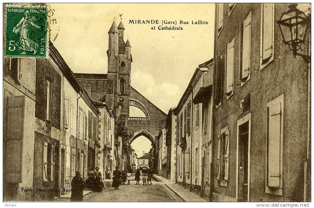 32 .  MIRANDE . RUE LAFFITTE ET CATHEDRALE . - Mirande