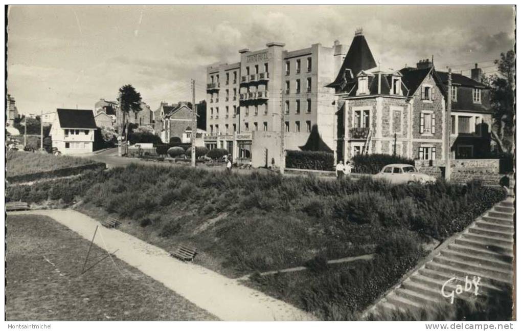 Rhoteneuf Ille Et Vilaine 35. Côte D´ Emeraude, Le Val Et Le Grand Hôtel - Aronde. - Rotheneuf