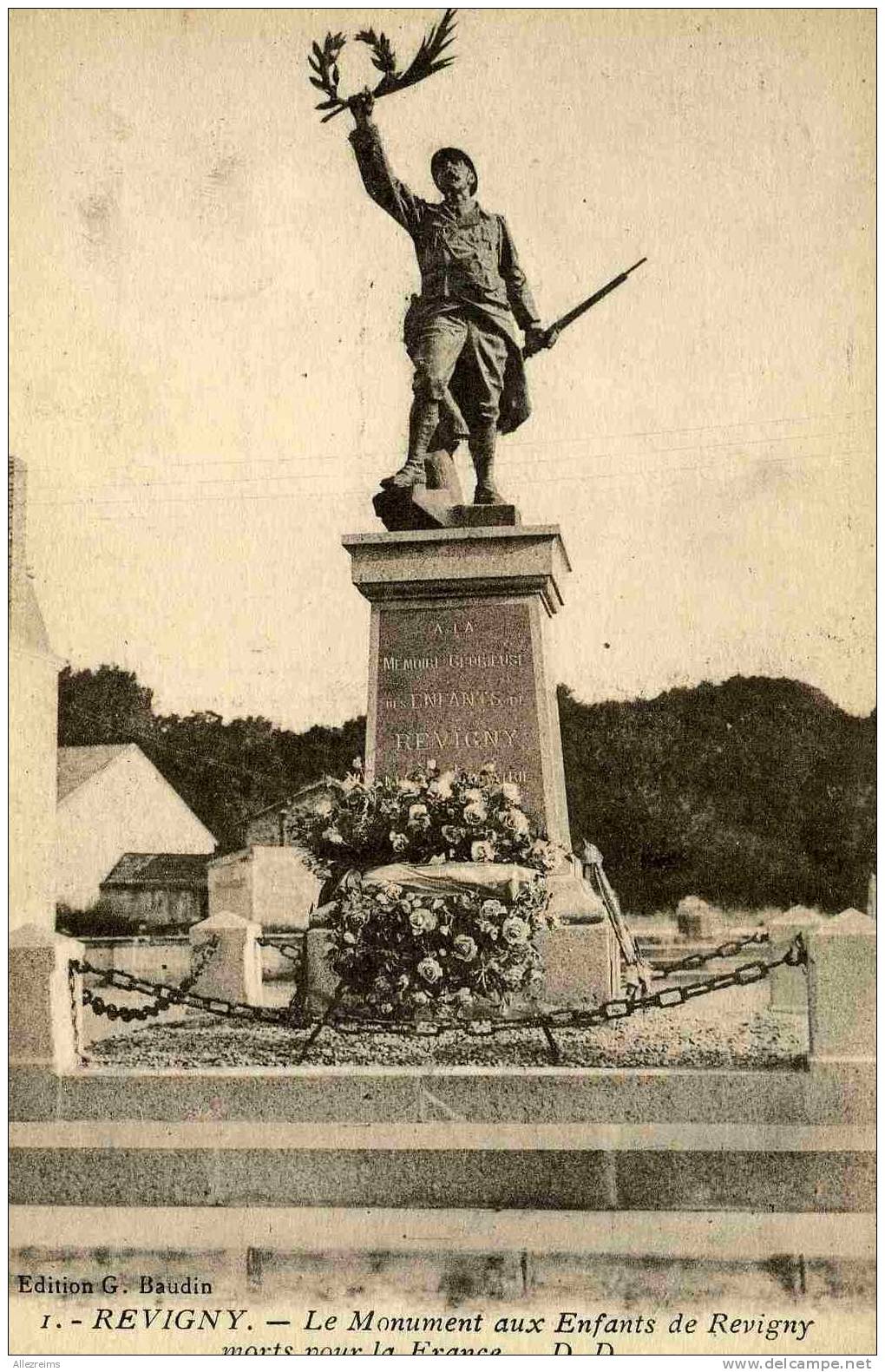 CPA 55 : REVIGNY  Le Monument  A VOIR - Revigny Sur Ornain