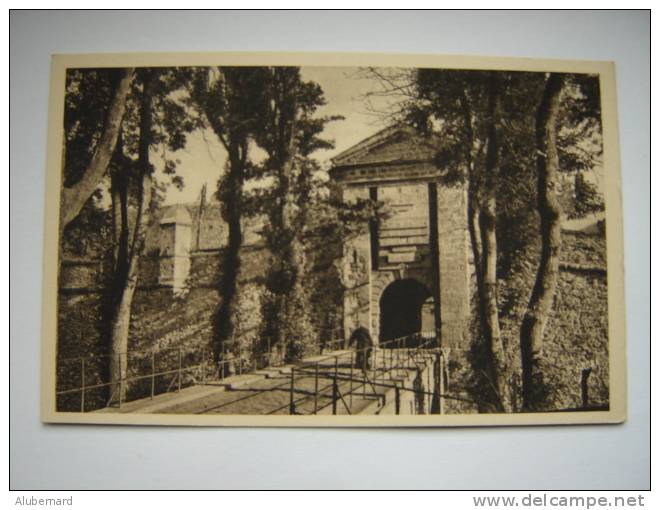 Porte D'entrée De La Citadelle. Mont-Louis. - Ceret