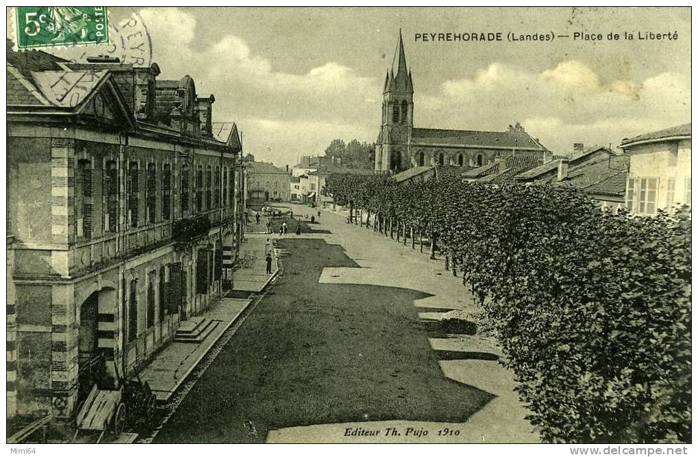 D 40 . PEYREHORADE . PLACE DE LA LIBERTE . - Peyrehorade