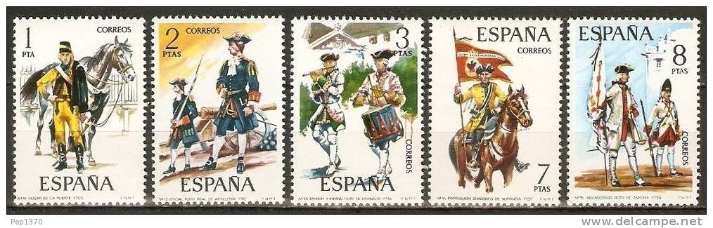 ESPAÑA 1974  UNIFORMES MILITARES 3ª SERIE - EDIFIL Nº 2197-2201- YVERT 1852-1856 - Textiel