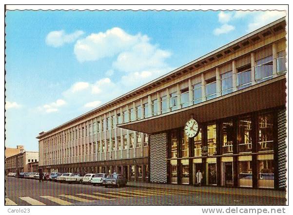 HASSELT  :  LA  GARE  AVEC  OLDTIMERS - Hasselt