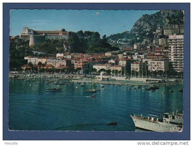 CP PRINCIPAUTE DE MONACO - DOMINANT LE PORT ET LA PISCINE RAINIER III LE PALAIS DU PRINCE - BATEAUX - Prinselijk Paleis