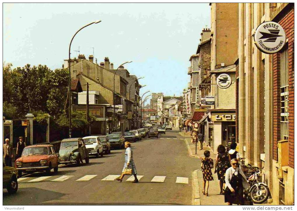 CPSM. SARTROUVILLE. AVENUE JEAN JAURES. LA POSTE. VIEILLES VOITURES.. - Sartrouville