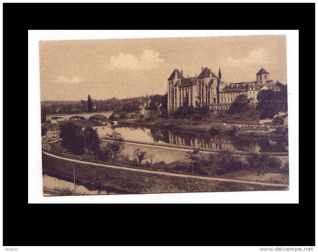 L'ABBAYE ST PIERRRE DE SOLESME SUR LE BORD DE LA SARTHE - Solesmes