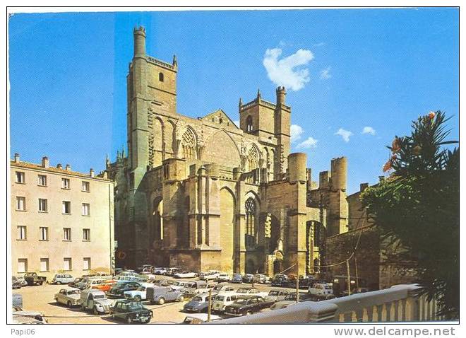 11.-    NARBONNE.Cathédrale Saint Just. (nombreux Véhicules: DS, 2 CV Fourgonnette, Simca 1000, 4L Renault,4 CV Renault. - Narbonne