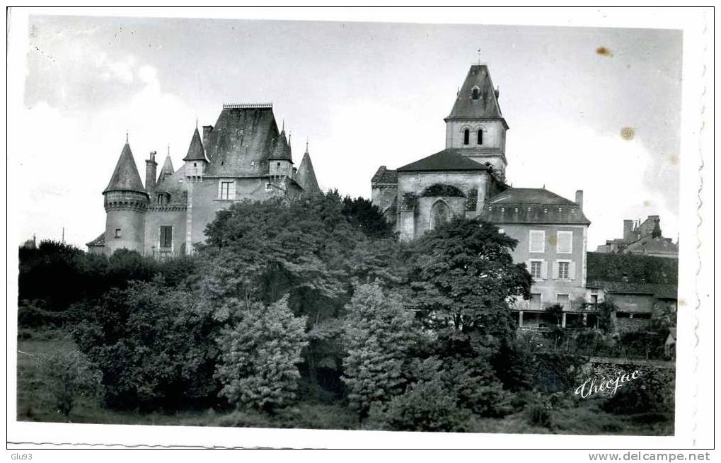 CPSM - Thiviers (24) - Le Château Et L'église - N° 4654 - Thiviers