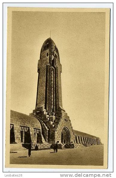 CPA 55.-DOUAUMONT.-Le Phare De L'Ossuaire.-iop 524 - Douaumont