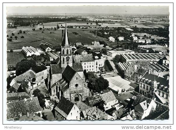 SOULTZ 68  VUE AERIENNE EGLISE ECOLE MAIRIE - Soultz