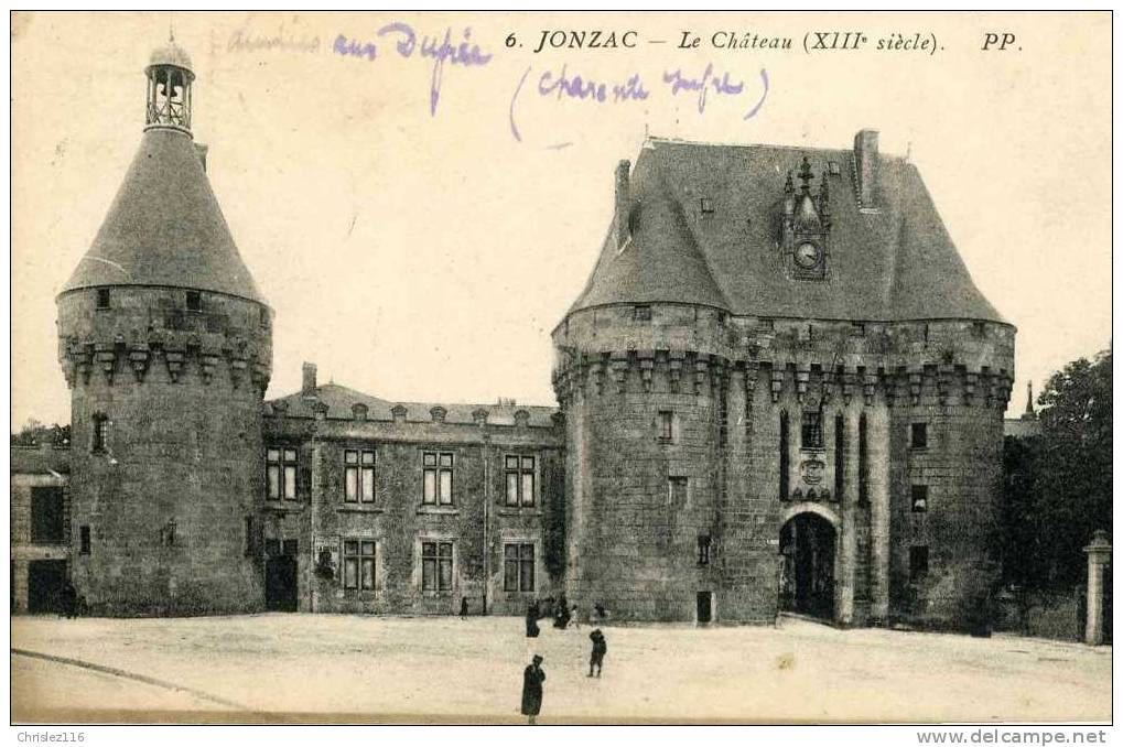 17 JONZAC Le Château  Beau Plan  Petite Animation  1906 - Jonzac